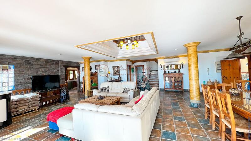 6 bedroom Villa for sale