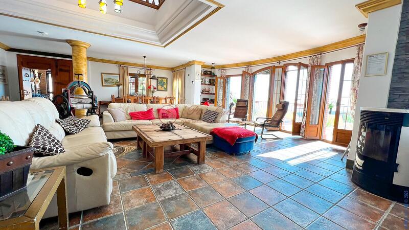 6 bedroom Villa for sale