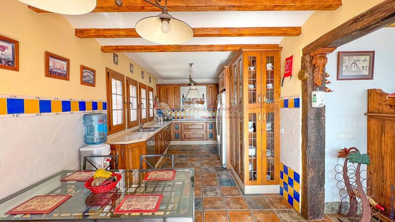6 bedroom Villa for sale