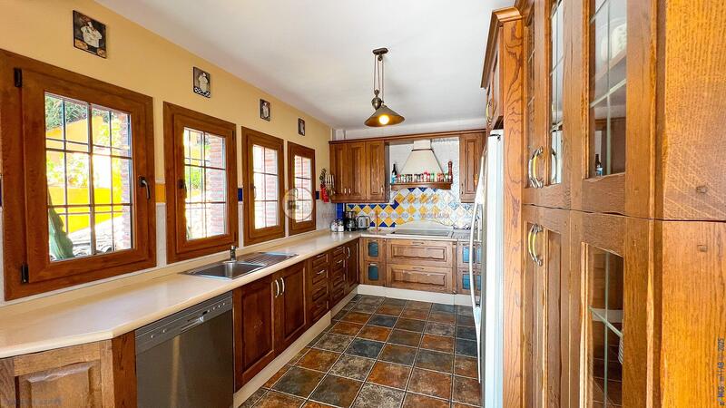 6 bedroom Villa for sale