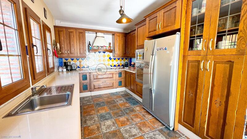 6 bedroom Villa for sale