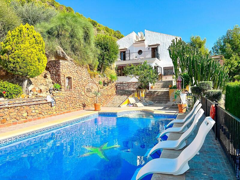 6 bedroom Villa for sale