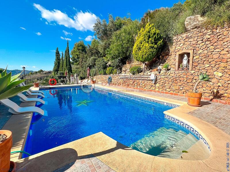 6 bedroom Villa for sale