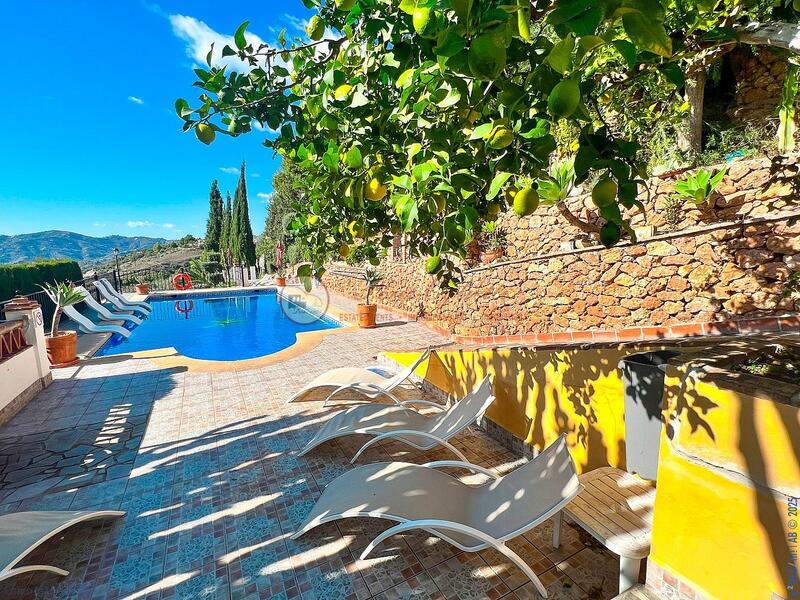 6 bedroom Villa for sale