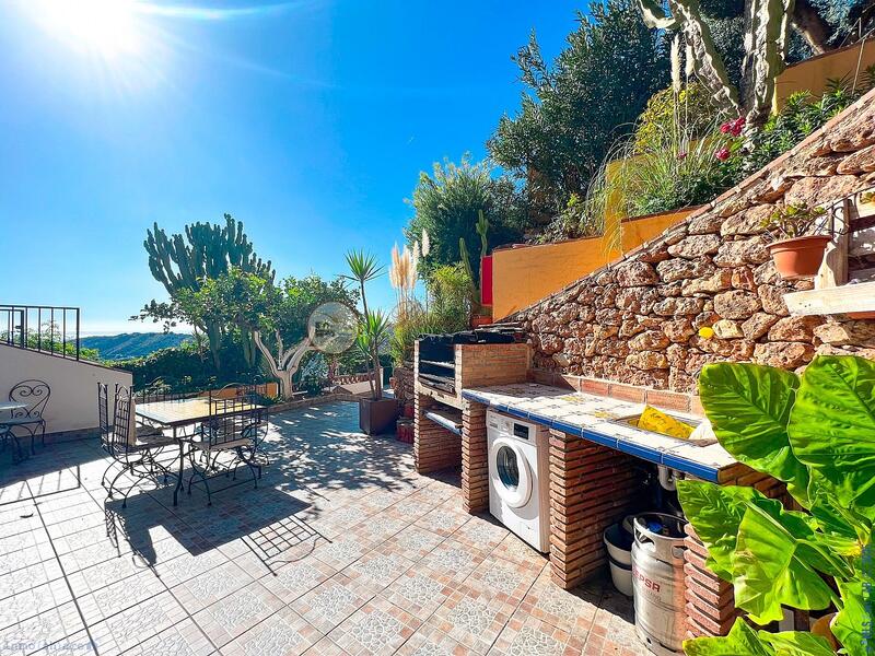 6 bedroom Villa for sale