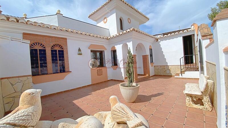 5 bedroom Villa for sale