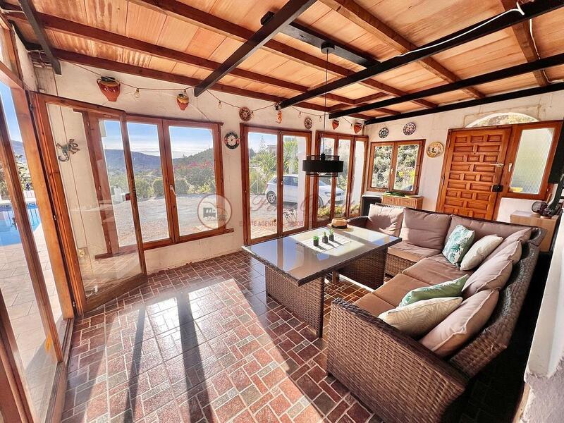 3 bedroom Country House for sale 3 bedroom Country House for sale