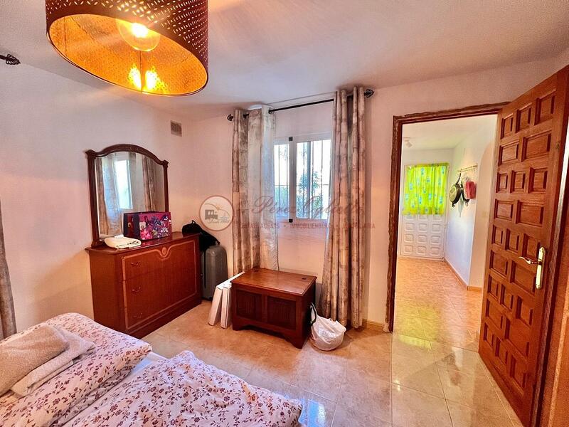 3 bedroom Country House for sale 3 bedroom Country House for sale