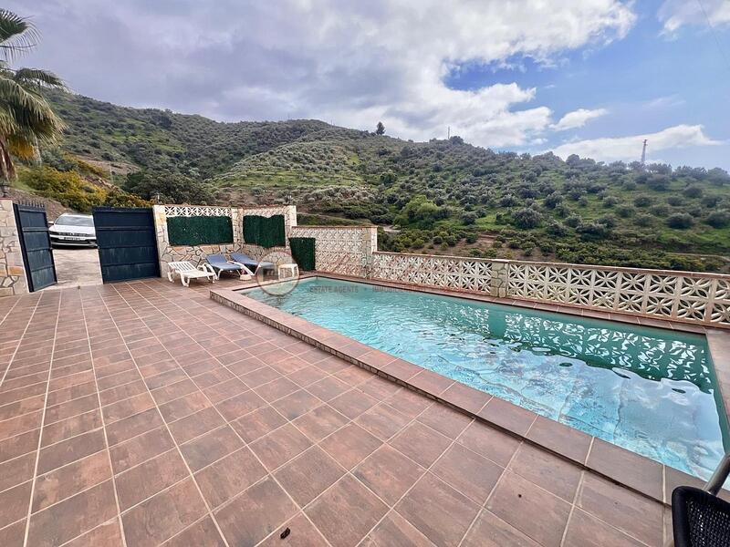 Radhus för långsiktig hyra i Torrox, Málaga