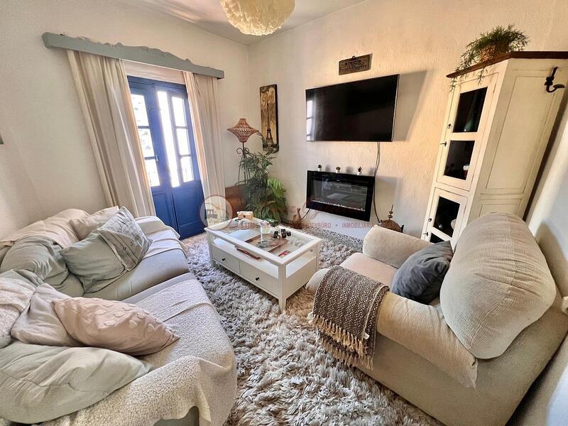 2 bedroom Townhouse for Long Term Rent