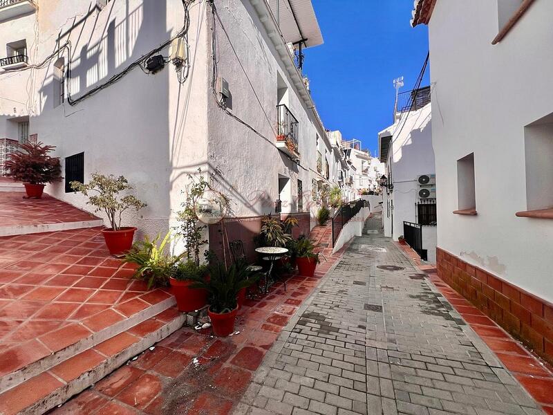 2 bedroom Townhouse for Long Term Rent