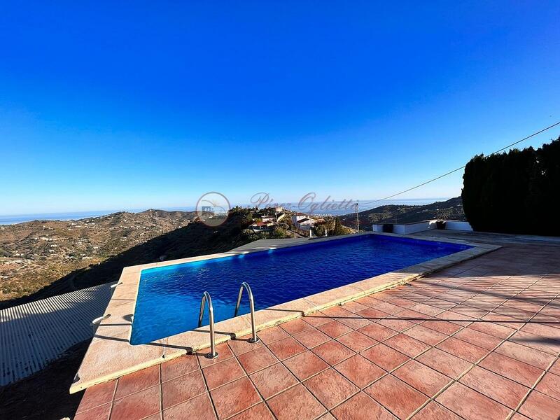 Townhouse for Long Term Rent in Torrox, Málaga