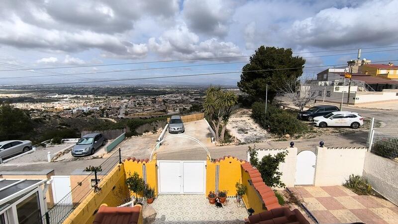 3 slaapkamer Gezinswoning Te koop