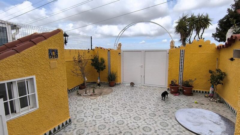 3 slaapkamer Gezinswoning Te koop