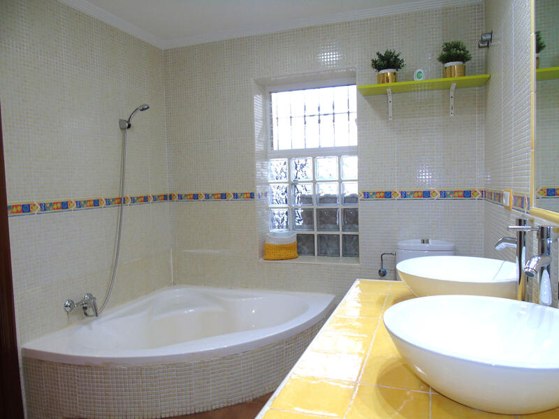 3 bedroom Commercial Property for sale