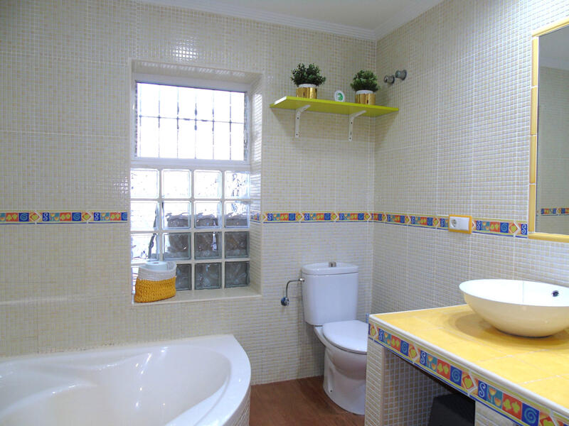 3 bedroom Commercial Property for sale