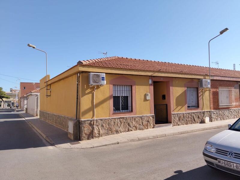 3 bedroom Commercial Property for sale