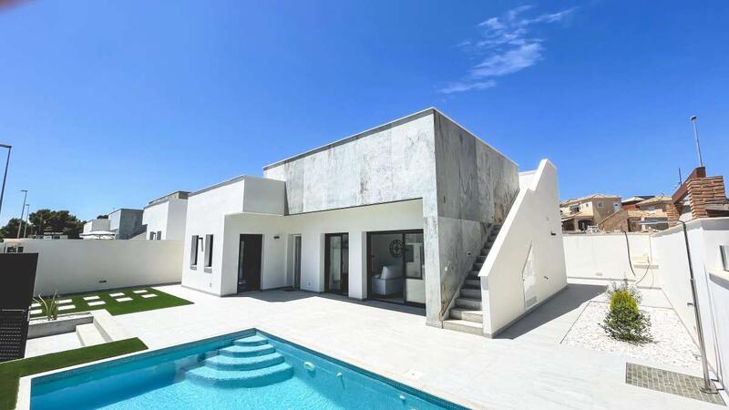 Villa Te koop in Pinar de Campoverde, Alicante