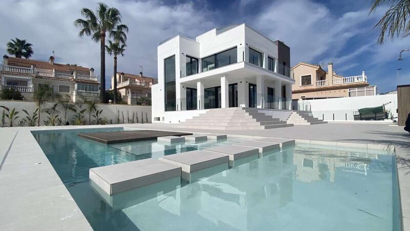 Villa till salu i Torrevieja, Alicante