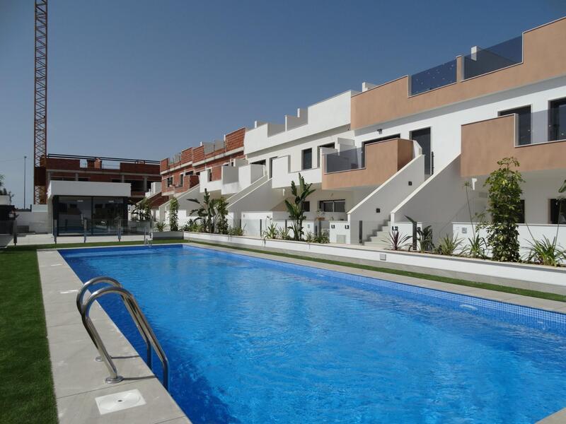 Villa en venta en Pilar de la Horadada, Alicante