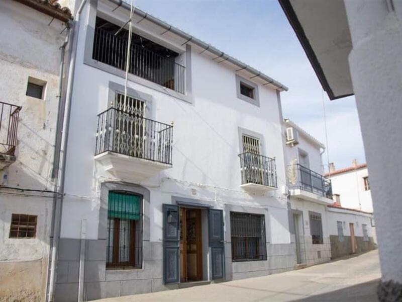 Townhouse for sale in Serradilla, Cáceres