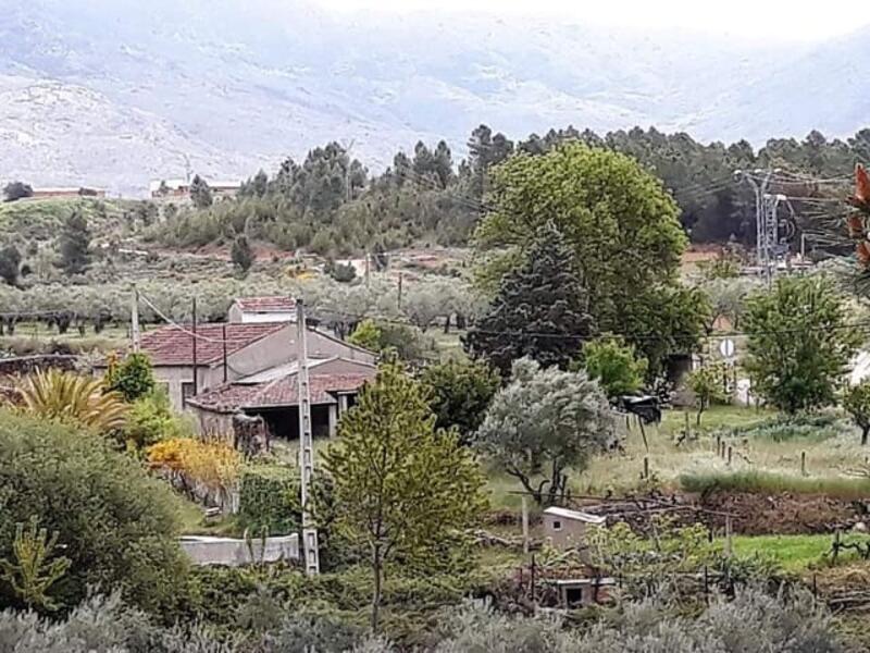 Lantställe till salu i Valverde del Fresno, Cáceres