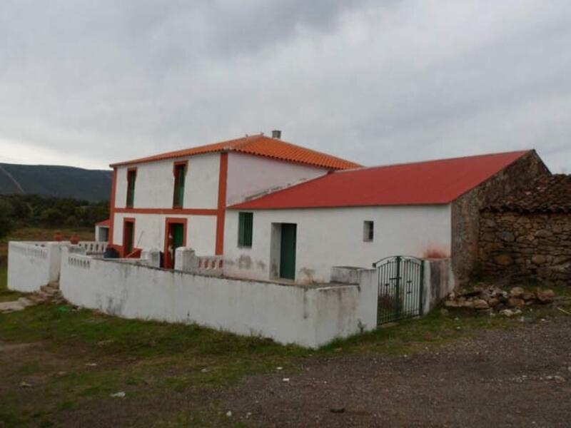Country House for sale in Valencia de Alcantara, Cáceres