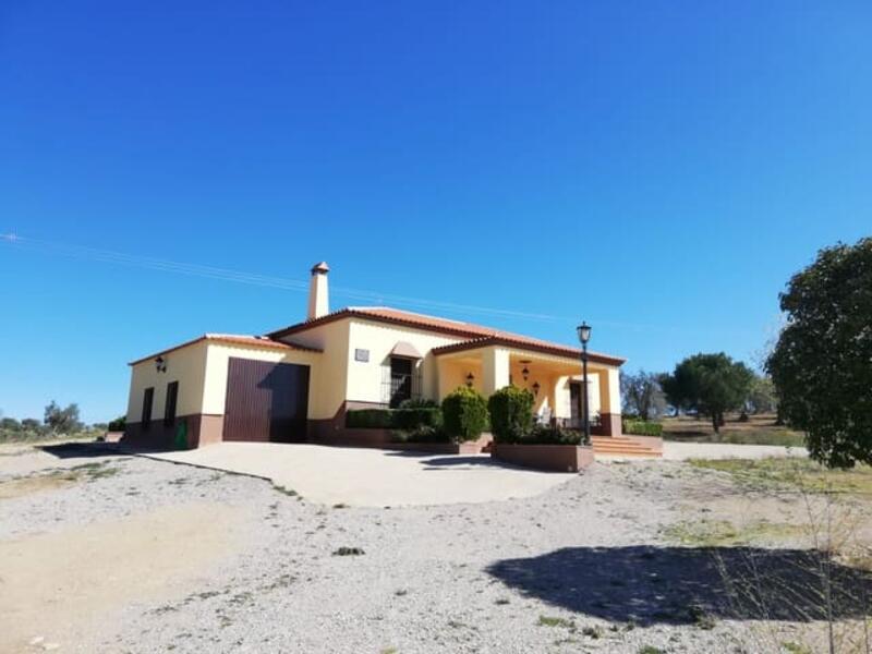 3 bedroom Country House for sale