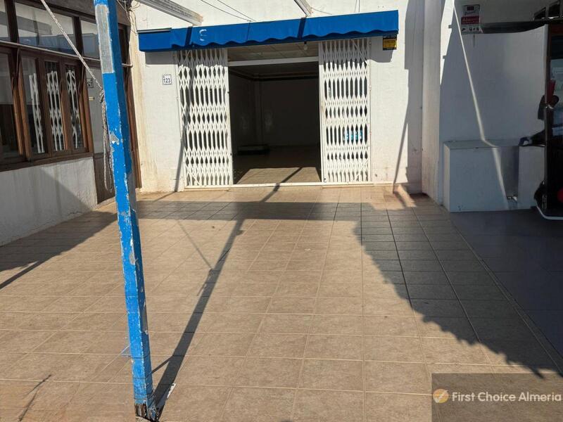 2 Cuarto Local Comercial en venta