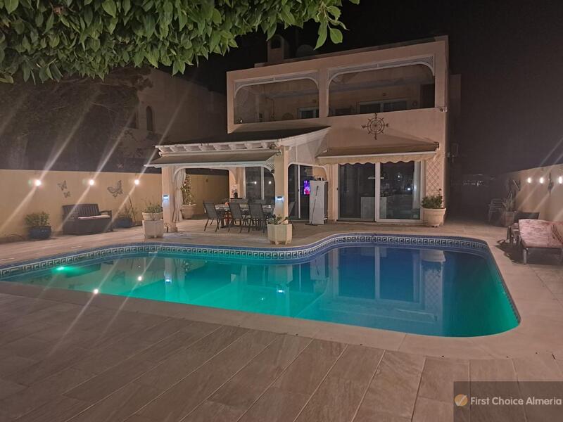 5 Cuarto Villa en venta