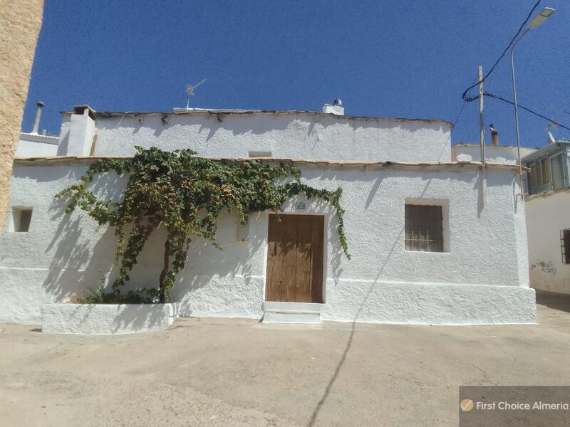 4 bedroom Townhouse for sale