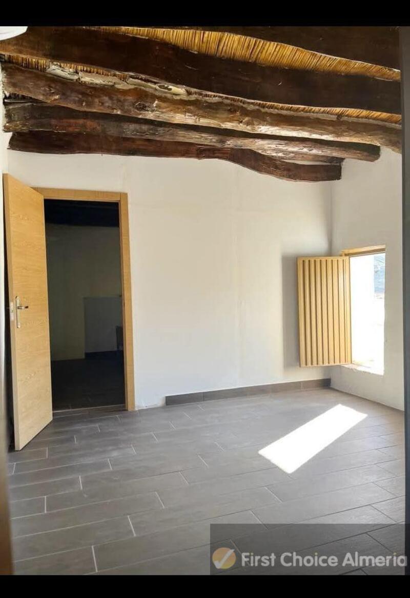 4 bedroom Townhouse for sale