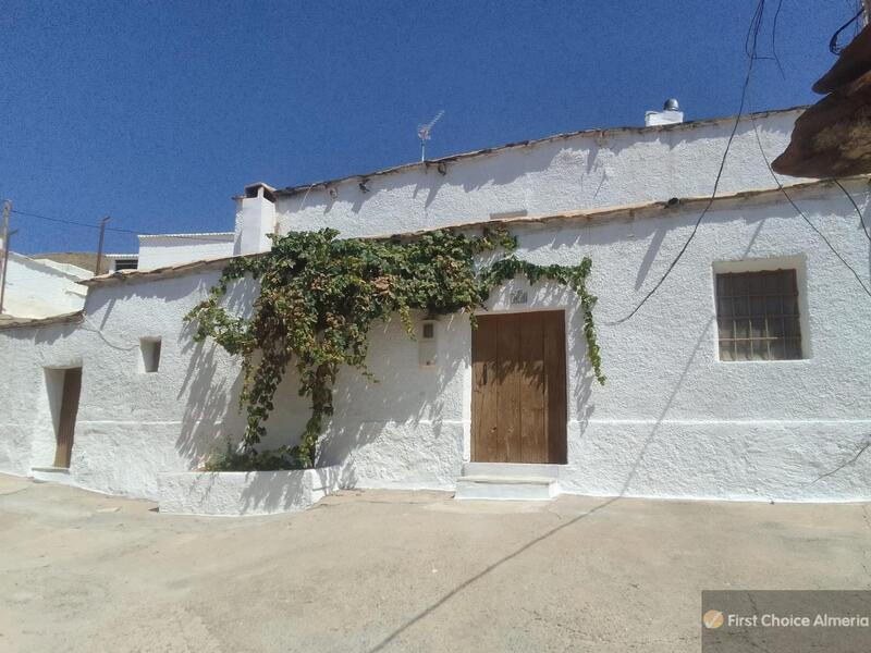 4 bedroom Townhouse for sale