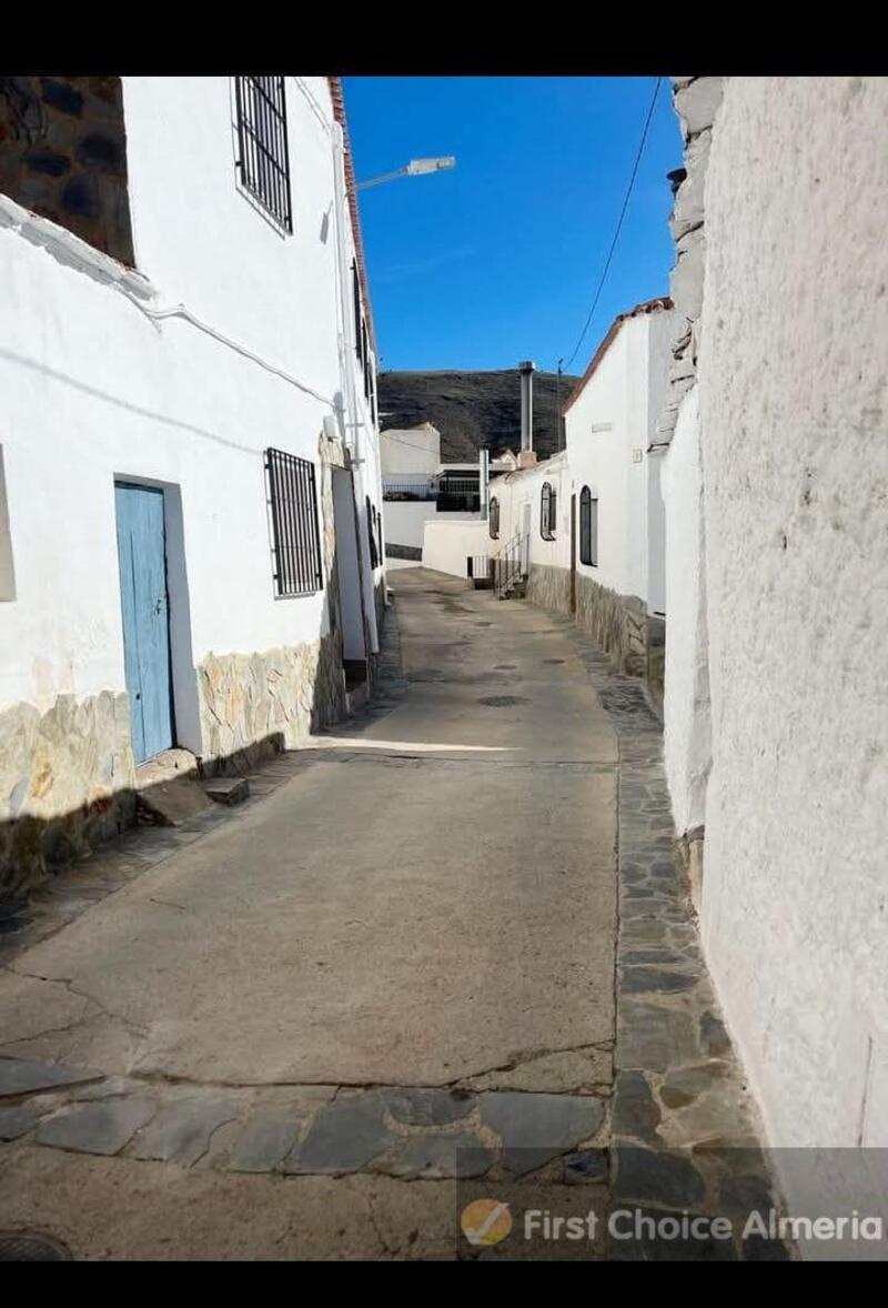 4 bedroom Townhouse for sale