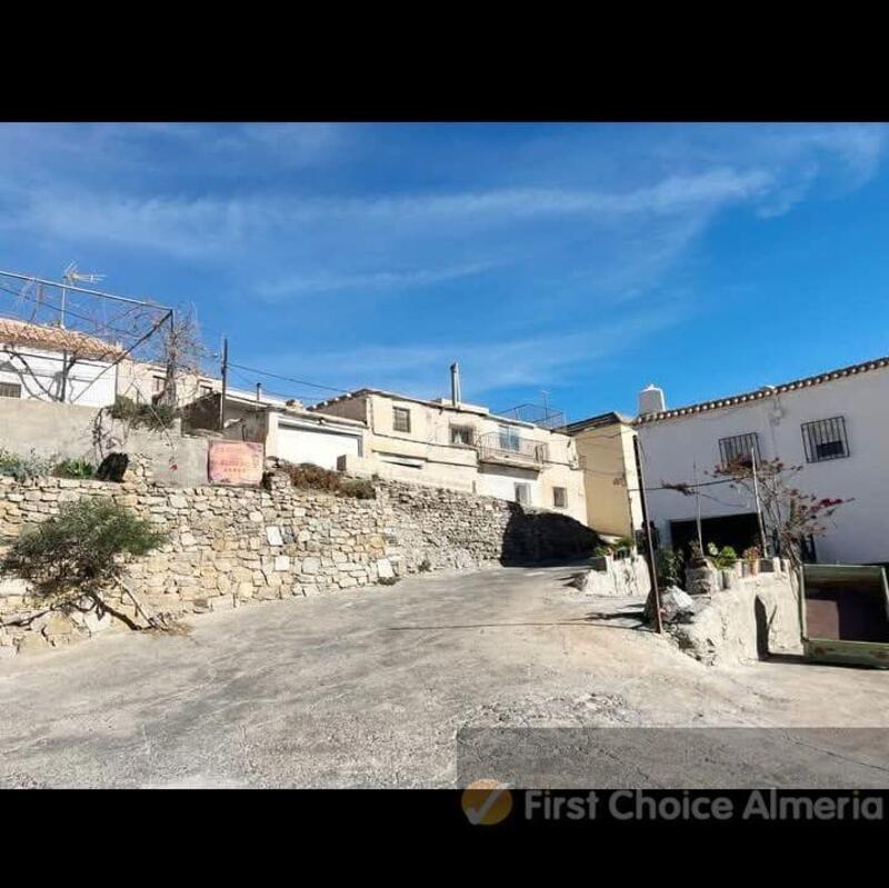 4 bedroom Townhouse for sale