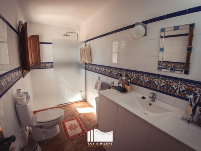 8 bedroom Villa for sale