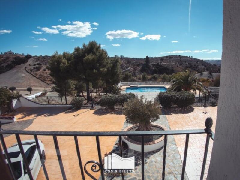 8 bedroom Villa for sale