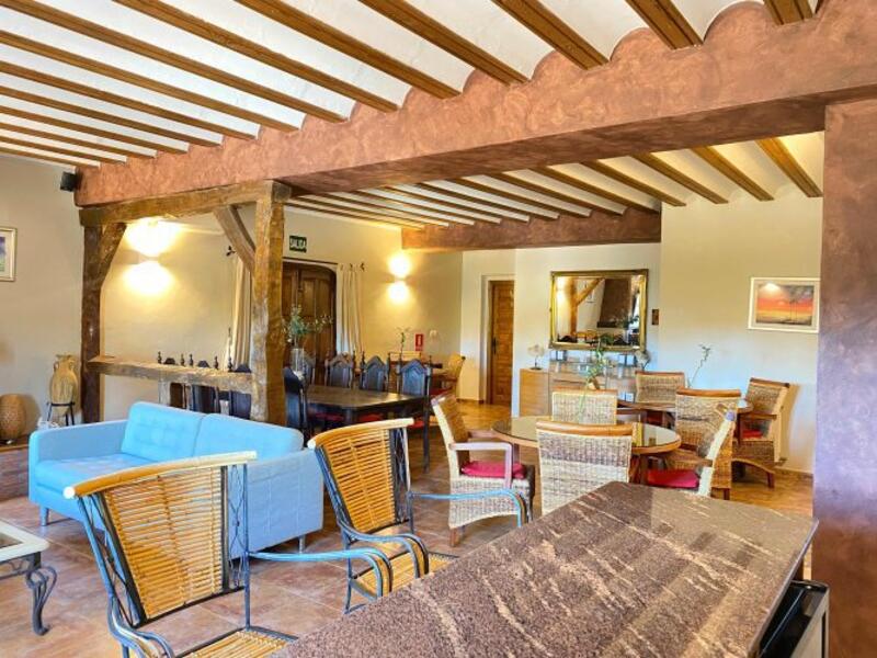 8 bedroom Villa for sale