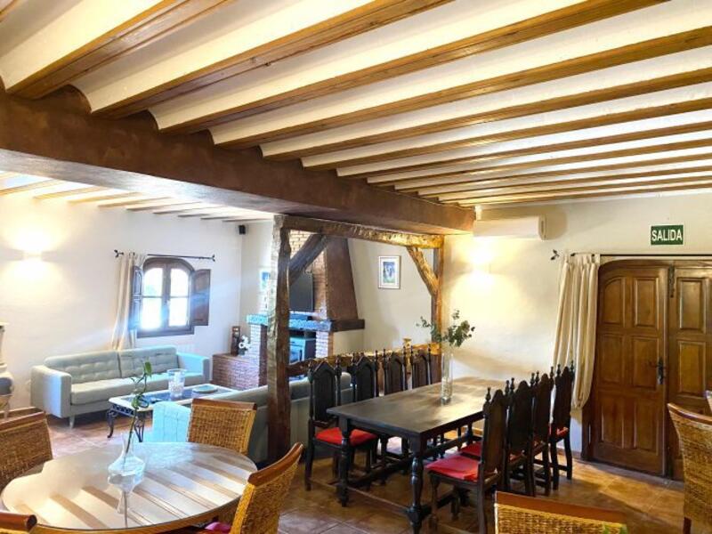 8 bedroom Villa for sale