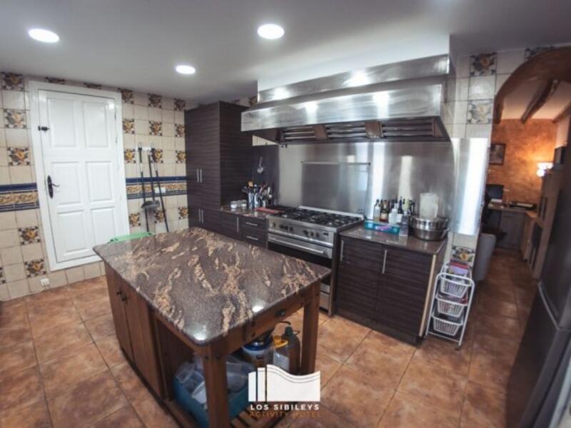 8 bedroom Villa for sale