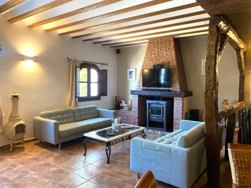 8 bedroom Villa for sale