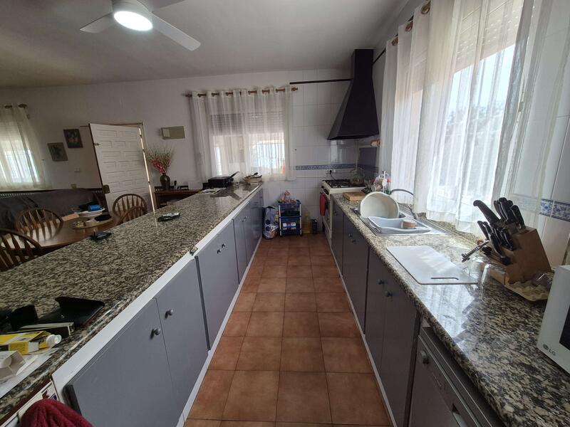 4 спальная комната вилла продается