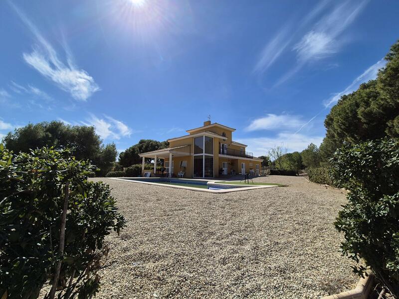 4 soveværelse Villa til salg 4 soveværelse Villa til salg