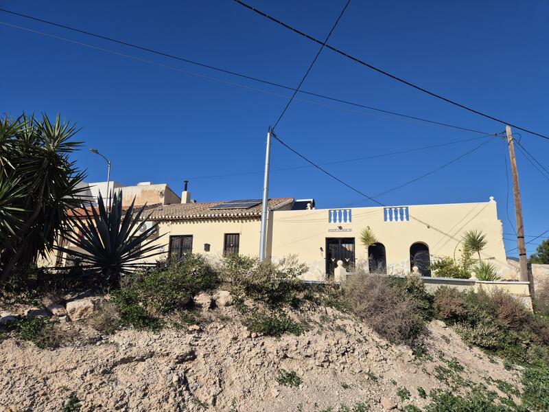 6 bedroom Villa for sale