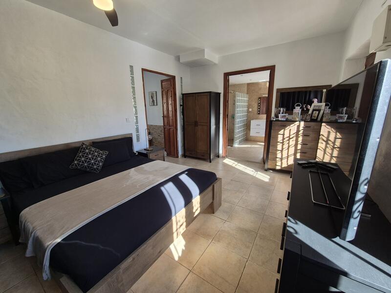 6 bedroom Villa for sale