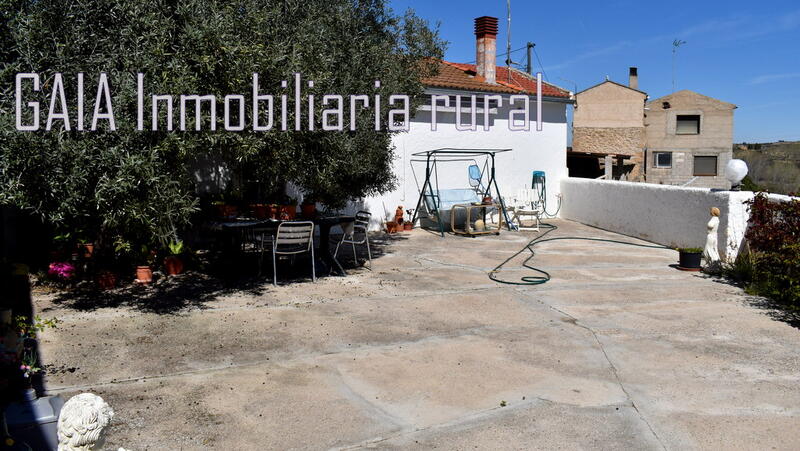 Townhouse for sale in Maella, Zaragoza