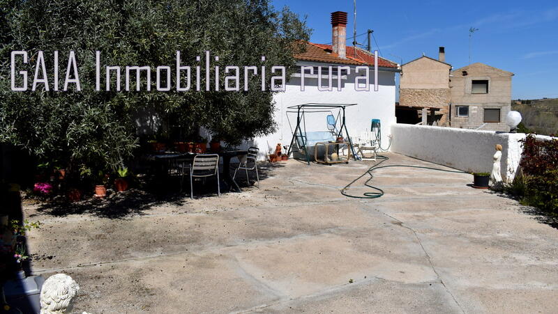 Townhouse for sale in Maella, Zaragoza