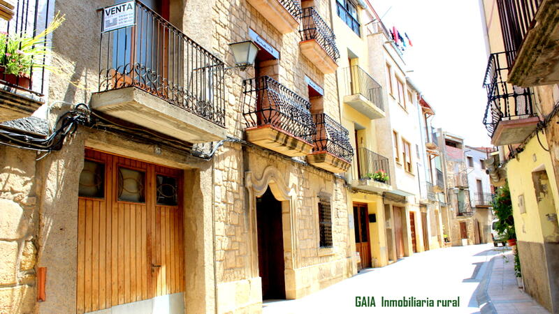 Townhouse for sale in Maella, Zaragoza