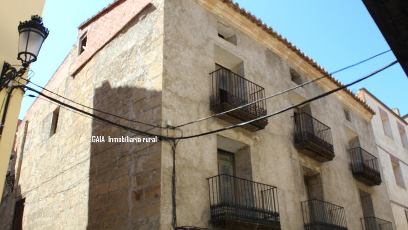 Townhouse for sale in Maella, Zaragoza