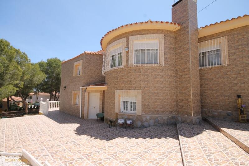 Villa en venta en Pilar de la Horadada, Alicante